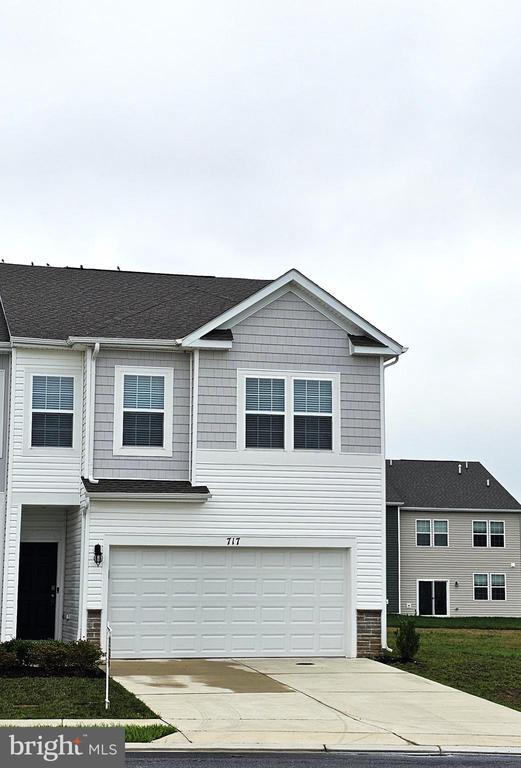 Building Photo - 717 Pickerel Pl