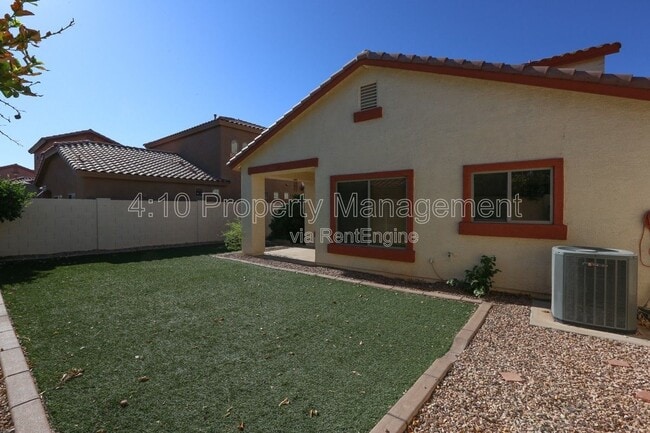 Building Photo - 2644 E Chester Dr