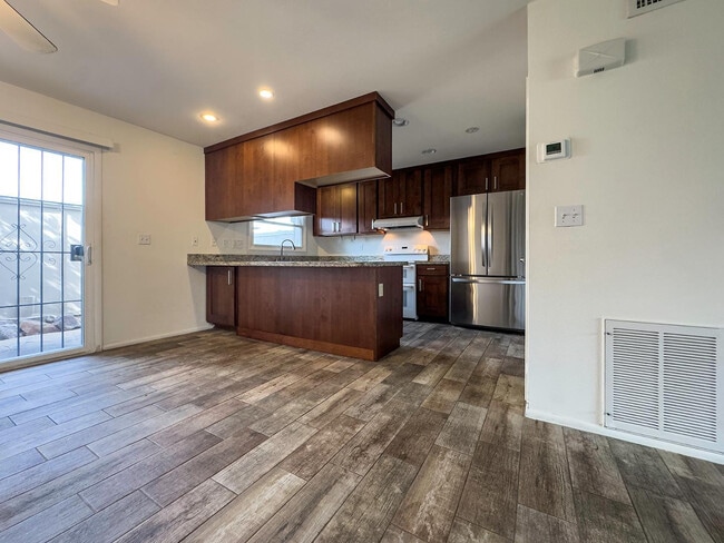 Building Photo - 2881 E Fairmount Ave