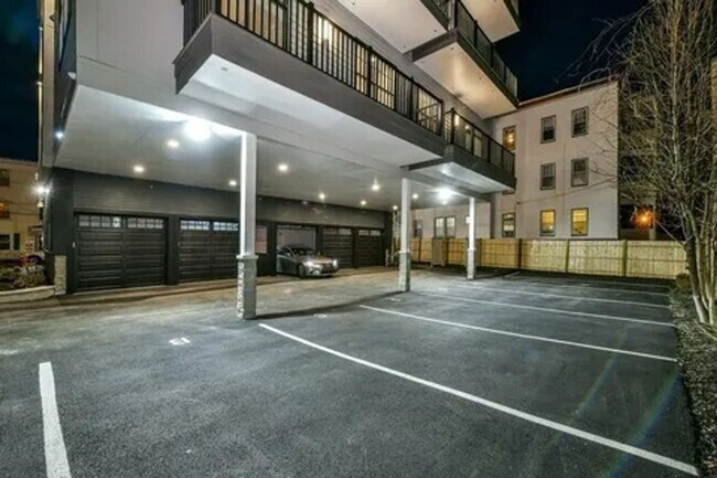 Building Photo - 87 Parker St