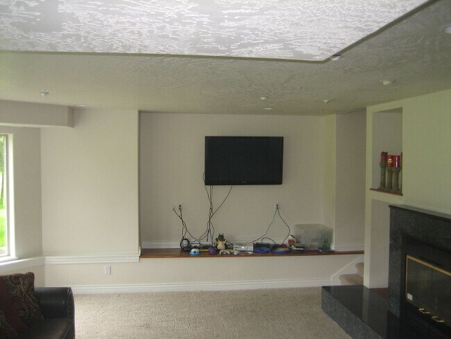 Building Photo - Country Living Close to Downtown CDA!