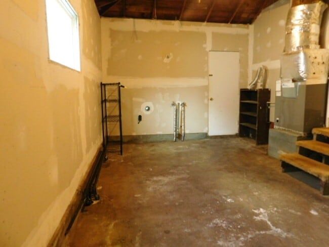 Building Photo - 2Bd/1Ba Single Story House - Available Soon!