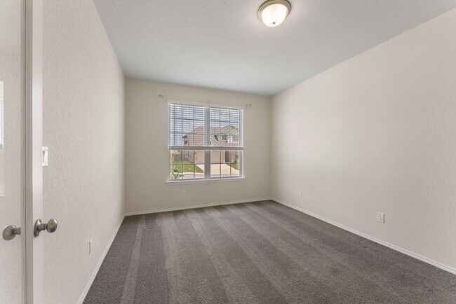 Building Photo - 942 Blue Violet