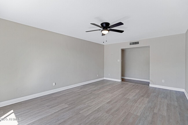 Building Photo - 110 W Del Rio Dr