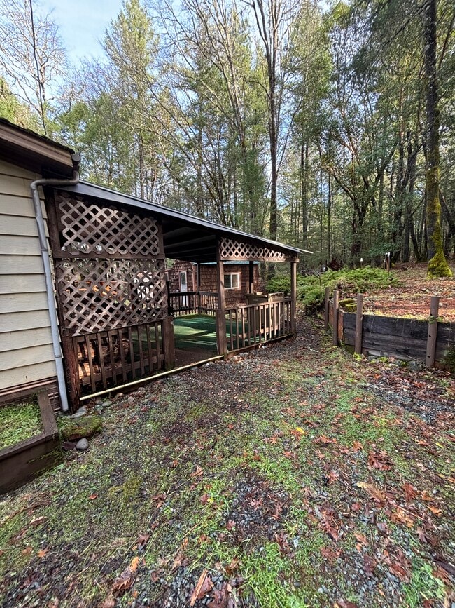 Building Photo - 201 Lind Rd