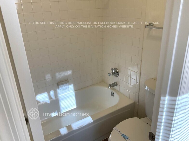 Building Photo - 9813 S 44th St