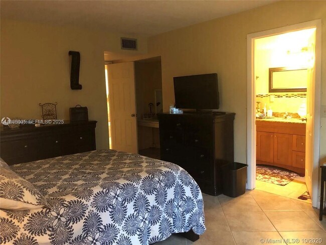 Building Photo - 9440 SW 8th St