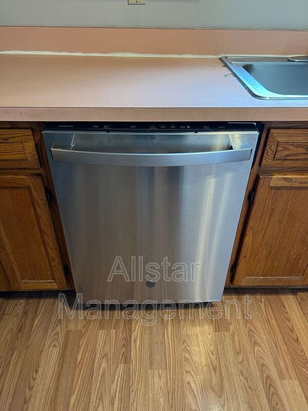 Building Photo - 4296 E 114th St