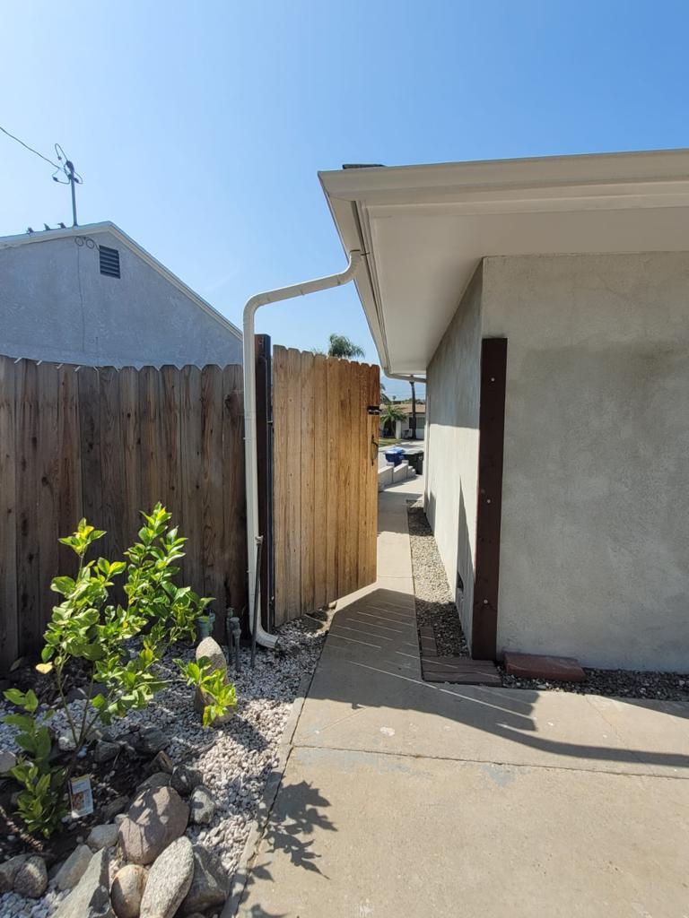 Building Photo - 204 W Duell St