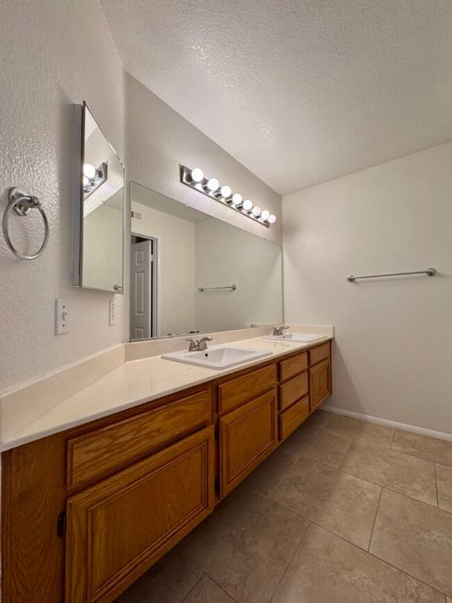 Building Photo - Spacious South Corona Single Story with 3 ...