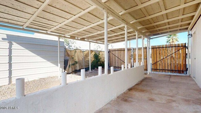 Building Photo - 2214 N 24th Pl