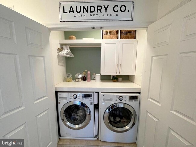 Building Photo - 519 Gate Dancer Ct