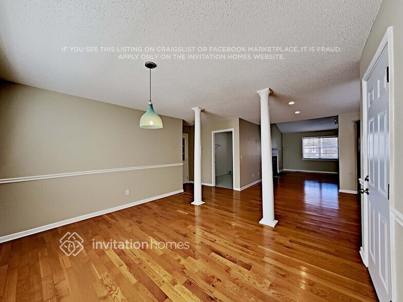 Building Photo - 25 Hedgerow Ct SE