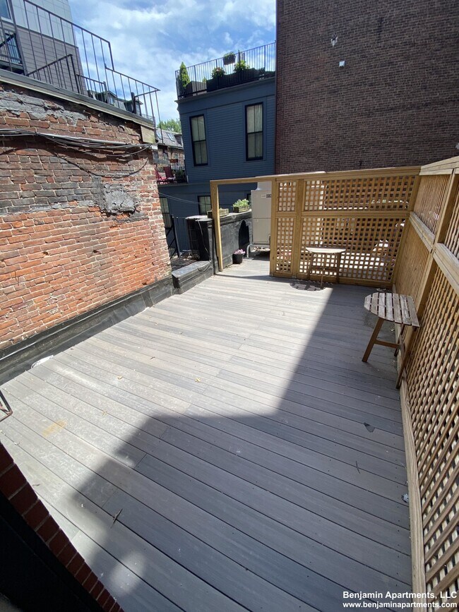 Building Photo - 1750 Washington St