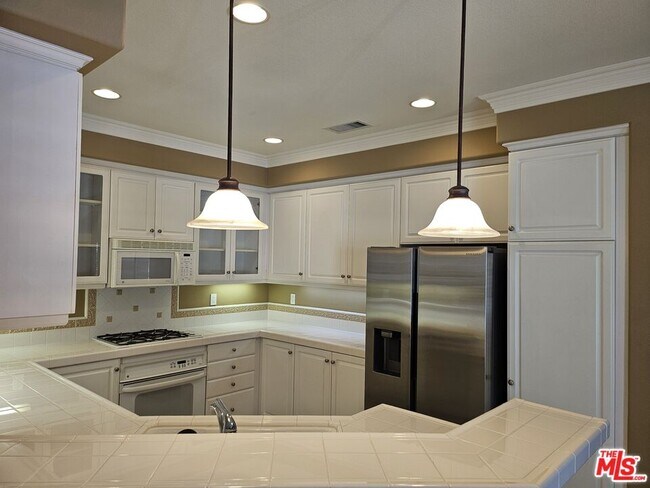Building Photo - 27960 Trillium Ln