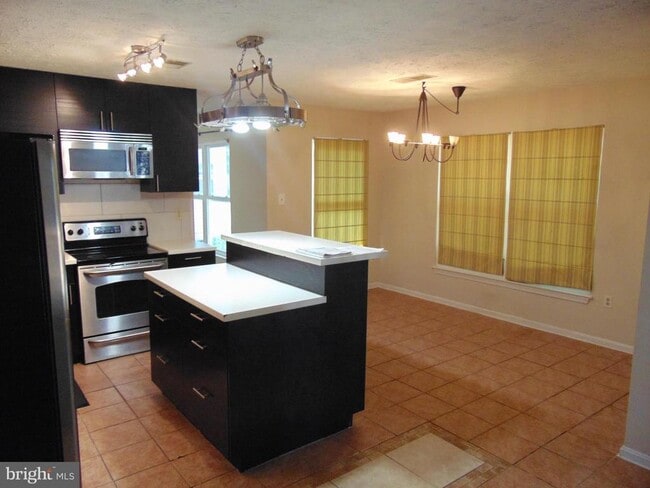 Building Photo - 6638 Antelope Ct