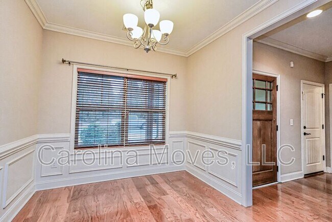 Building Photo - 213 Bell Heather Ln