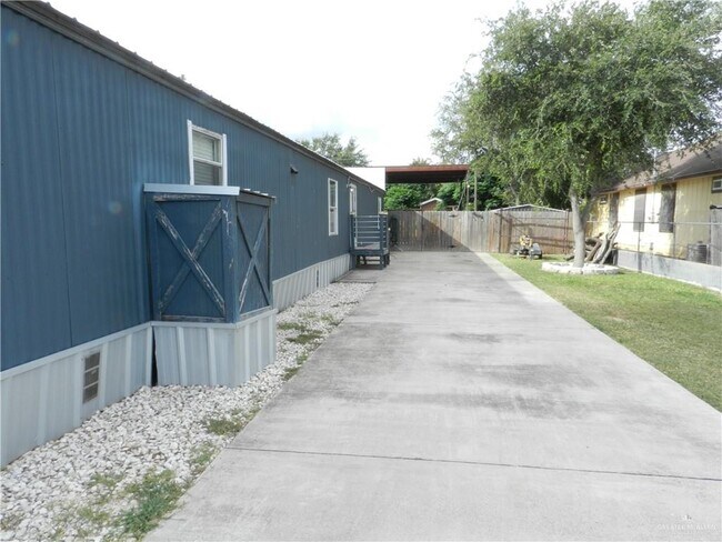 Building Photo - 1718 E Juarez Ave