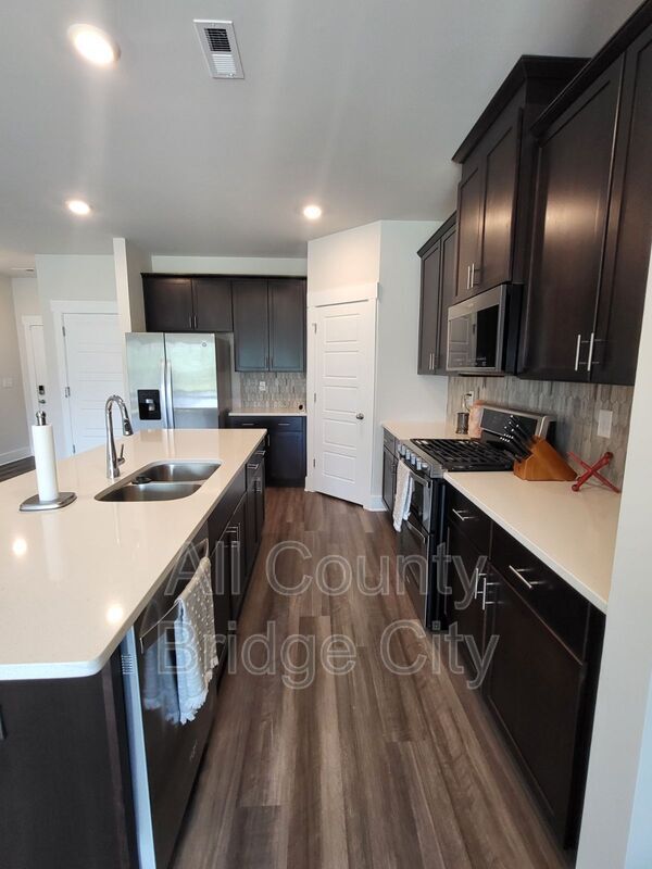 Building Photo - 66 Galley Ln