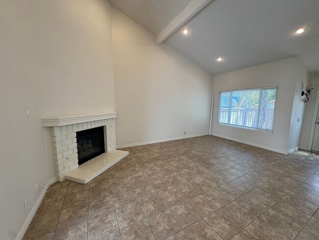 Building Photo - Single-Story Living in a Lovely Woodlands Community