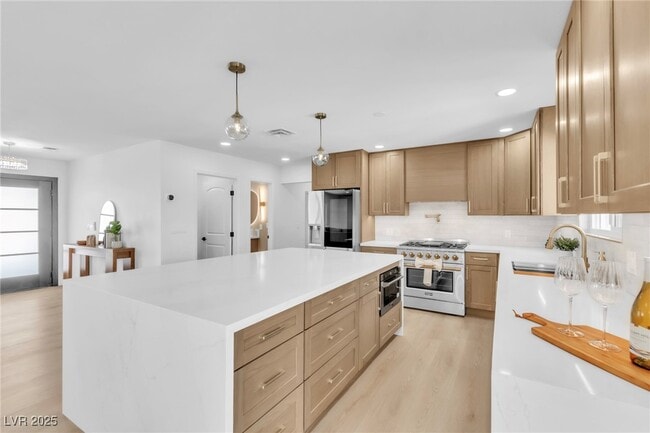 Building Photo - 3485 Shamrock Ave