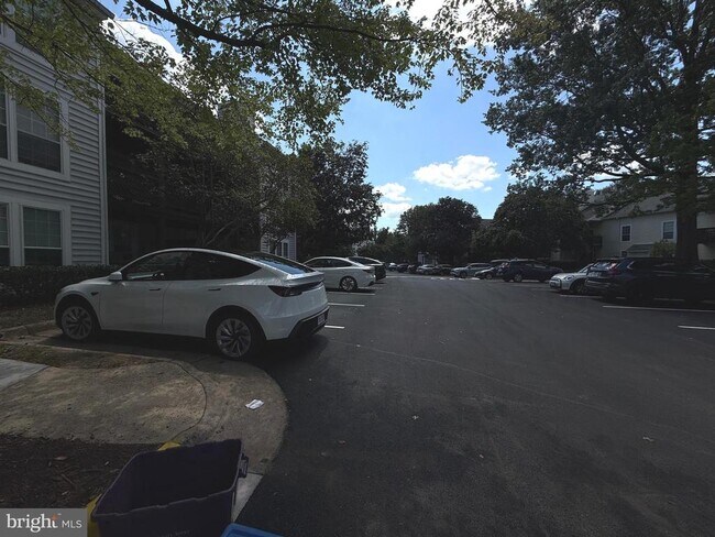 Building Photo - 10050 Oakton Terrace Rd
