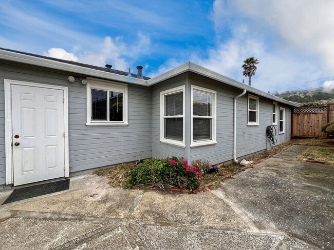 Building Photo - MUST SEE - Updated Single Family Rancher -...