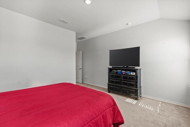 Building Photo - Move-In Ready 3BR/2BA Home with Garage & Private Fenced Yard!