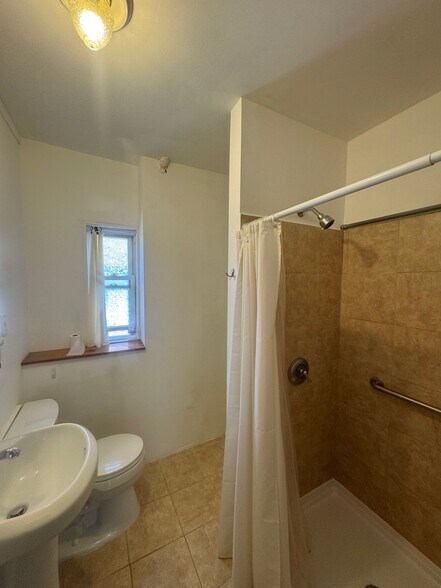 Building Photo - 53 Hinckley St