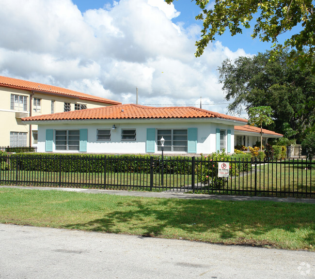 Building Photo - 699 NE 92nd St