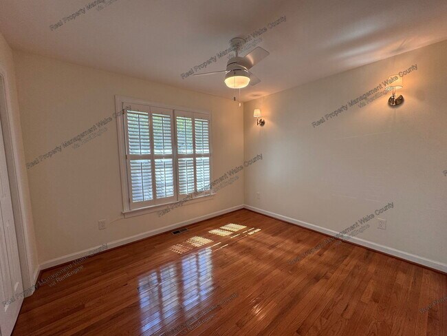 Building Photo - 100 Halsmer Ct