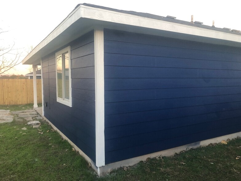 Building Photo - 1628 Coriander Dr