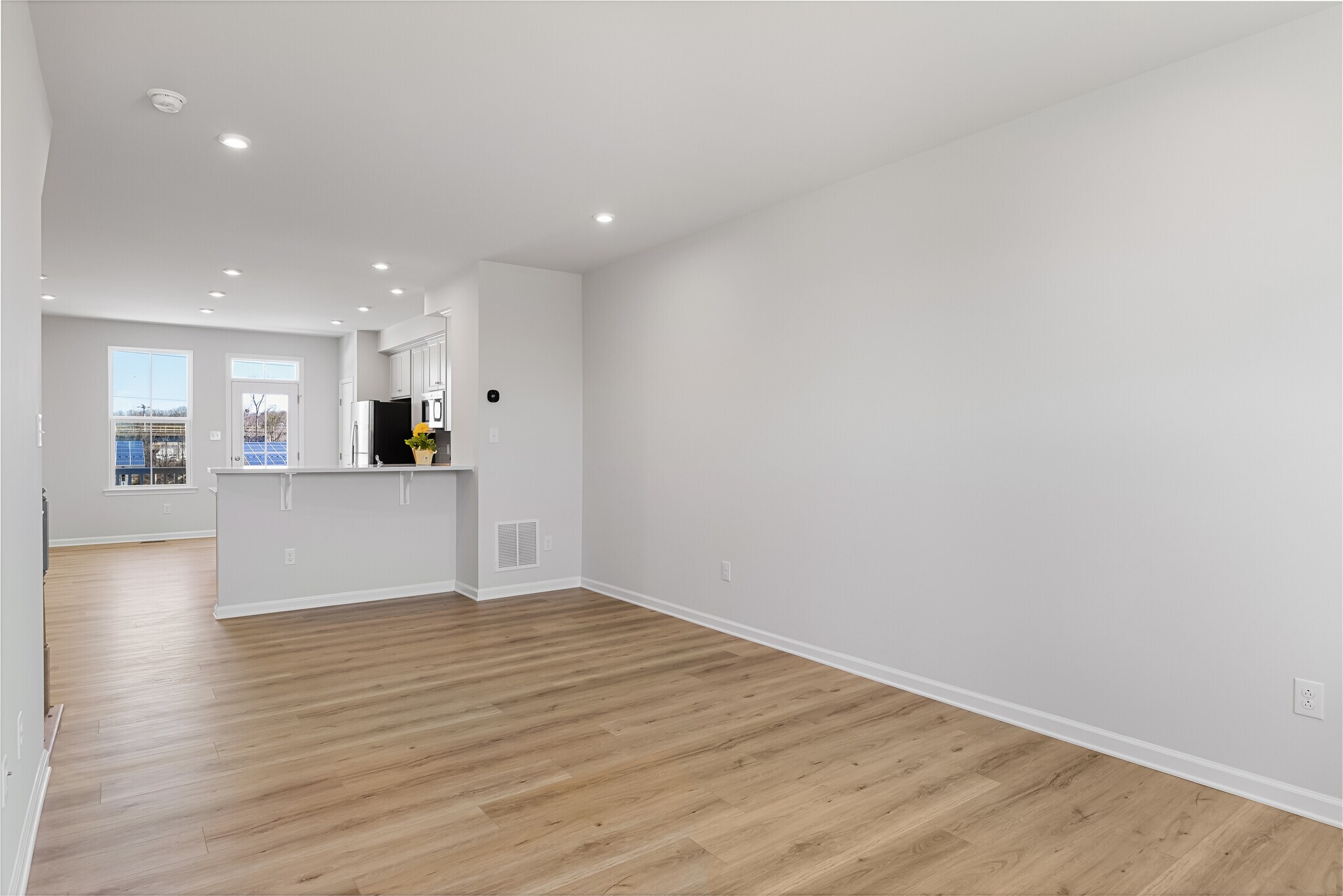 Building Photo - 10 Sidney Ln