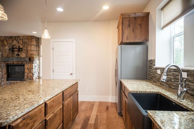 Building Photo - Charming 3-Bedroom Home in the Desirable Bucking Horse Neighborhood!