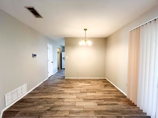 Building Photo - Available NOW Beautiful 1 story, 3 bedroom, 2 bath home. This is exactly what you have been looki...