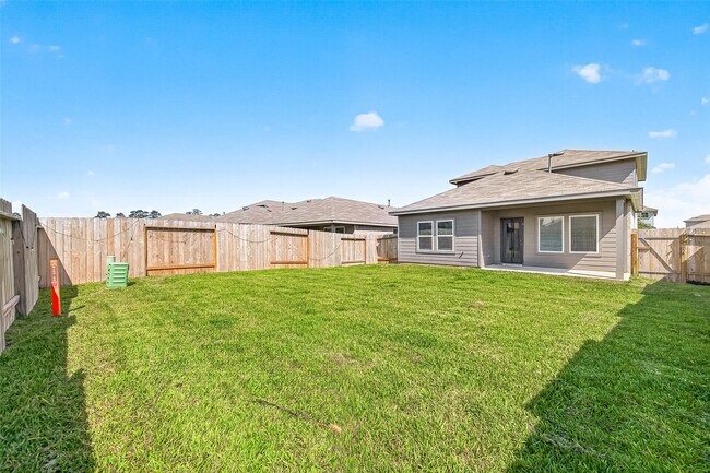Building Photo - 5442 Pinetree Cres Ln