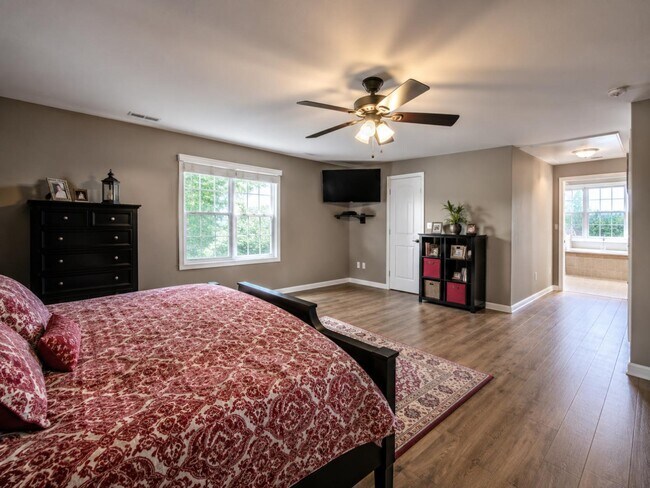 Building Photo - 9363 Tartan View Dr