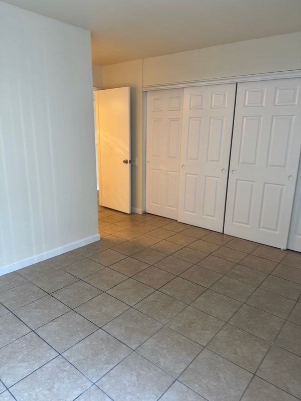 Building Photo - 831 N San Antonio Ave