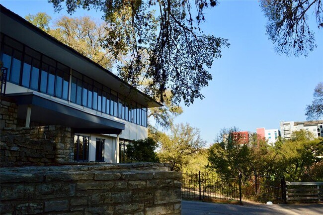 Building Photo - 2410 Pemberton Pkwy