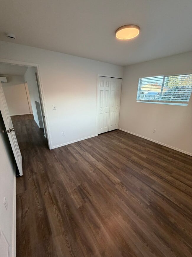 Building Photo - Newly Remodeled 2 Bedroom!