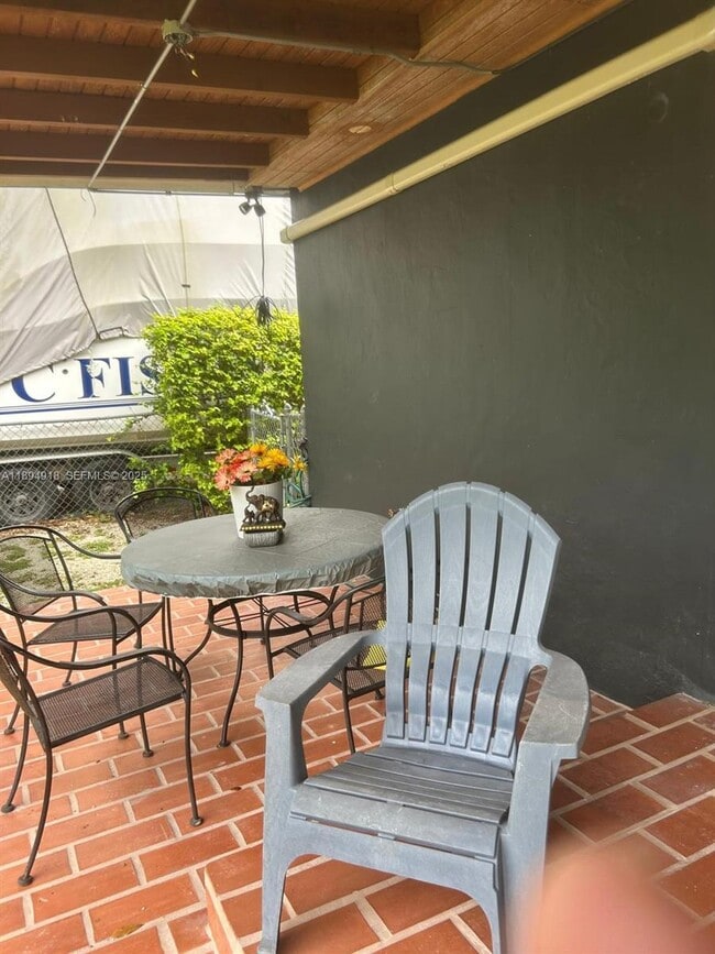 Building Photo - 6431 SW 64th Ct