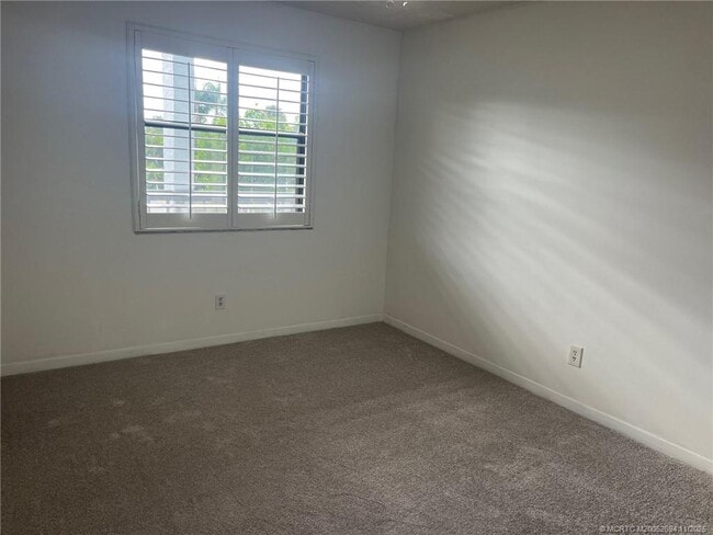 Building Photo - 1290 SE Parkview Pl