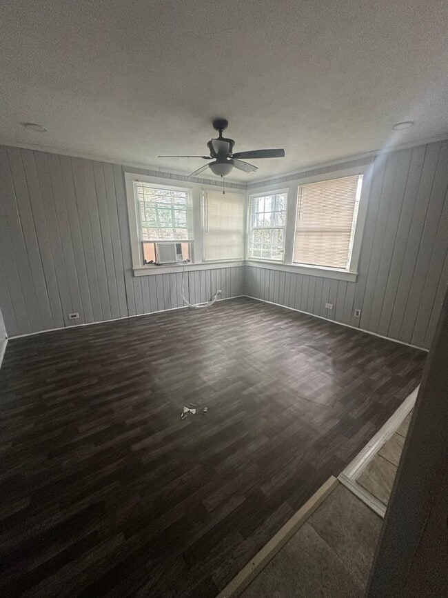 Building Photo - 1126 Brentwood Ave