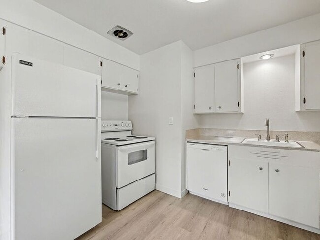 Building Photo - Duplex: 2 Bedrooms - Salem SE