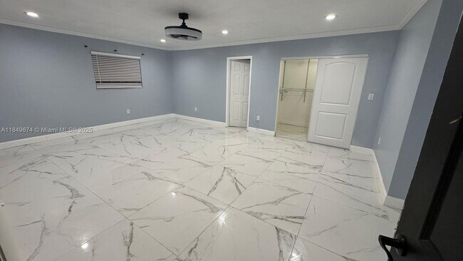 Building Photo - 15775 N Miami Ave