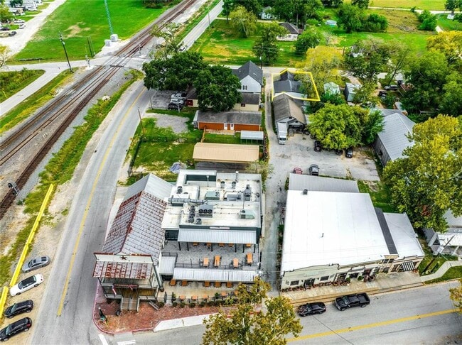 Building Photo - 106 Spring School Rd