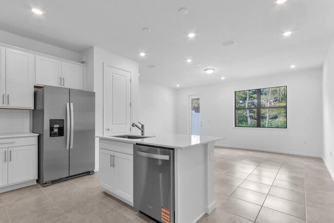 Building Photo - 2880 SE Federal Hwy