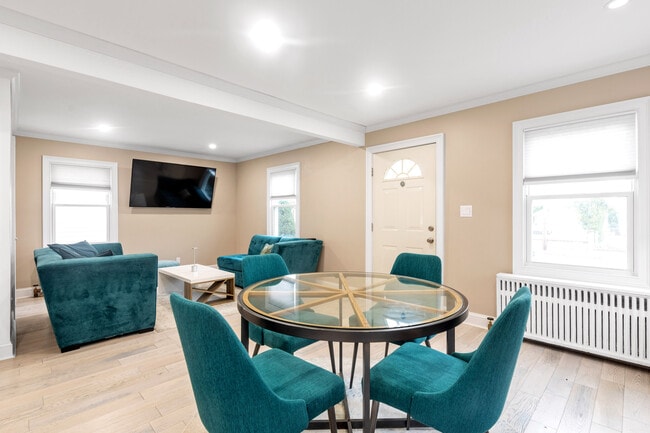 Building Photo - 98 Ethel St