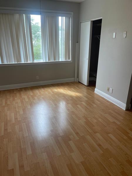 Building Photo - 8021 Sanibel Dr