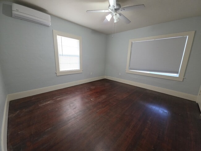 Building Photo - 715 Douglass St
